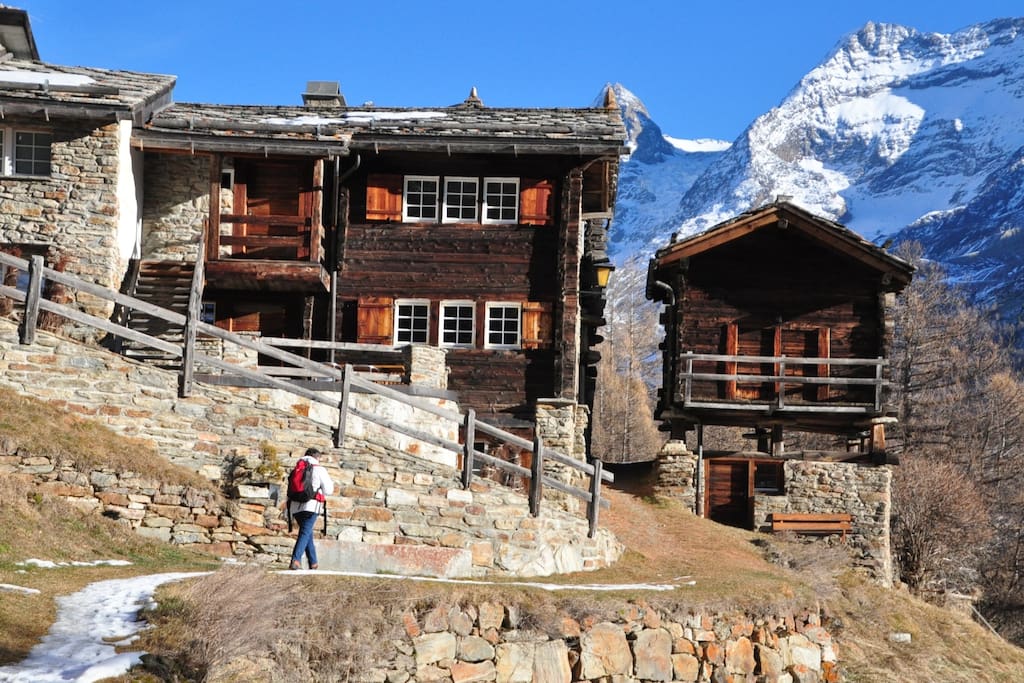 Access to Chalet