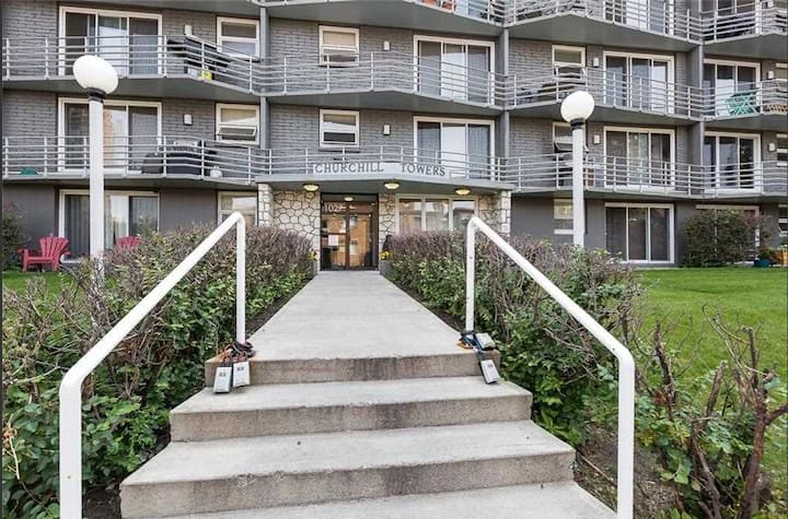 Beautiful 1 Bedroom Apartment - Heart Of 17th Ave - Calgary