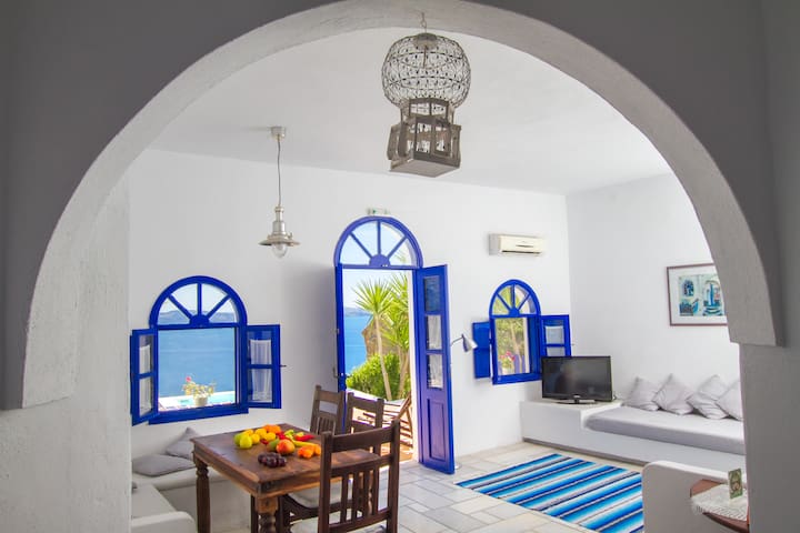 Grand 3 Bedroom Villa with Plunge Pool & Sea View gallery image 3