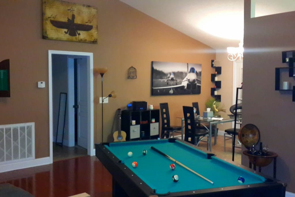 Pool table/Table tennis