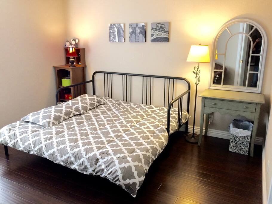 Pull out queen bed for double occupancy