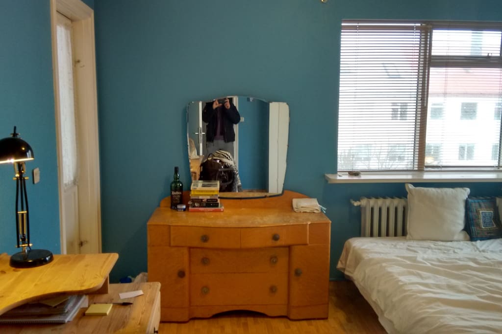 Dresser.