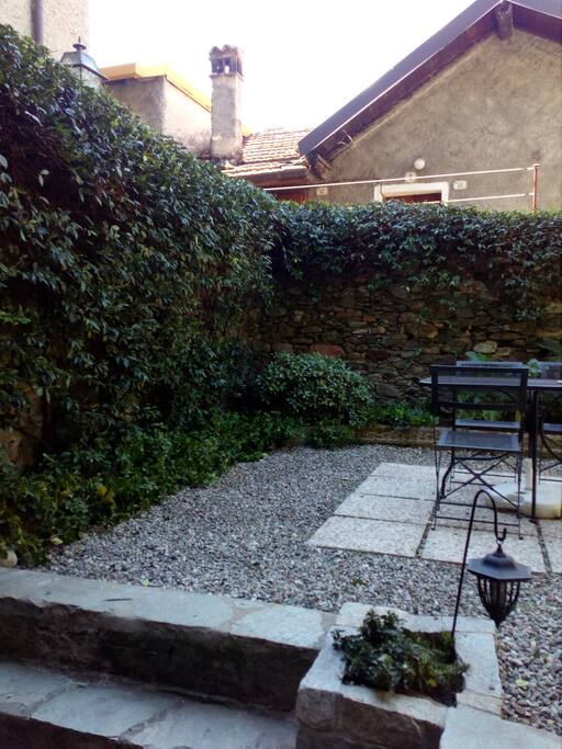 giardinetto privato con possibilità di barbecue...