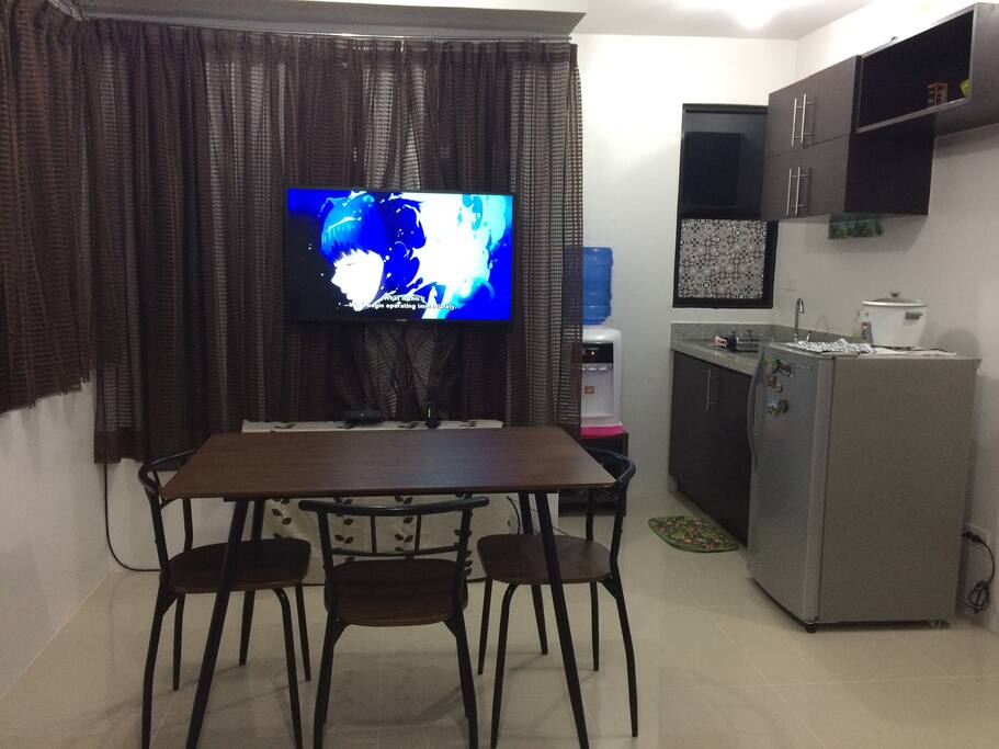 shared Living room Dining Room with shared cable TV and strong WIFI access (fridge, rice cooker, water dispenser etc.)