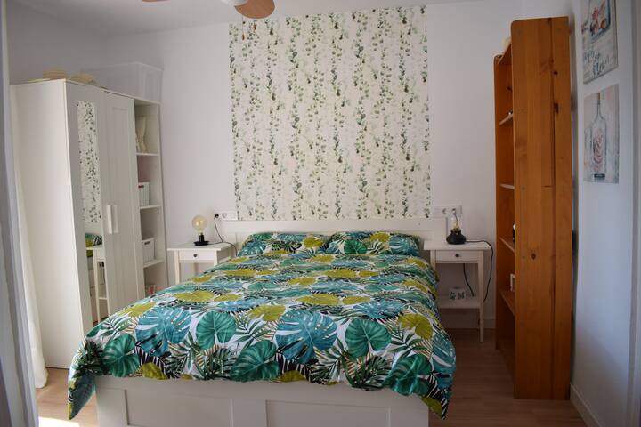 Je to izba zdobená snov.