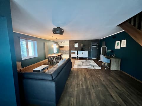 Spacious, full of character 2 beds 2 levels flat