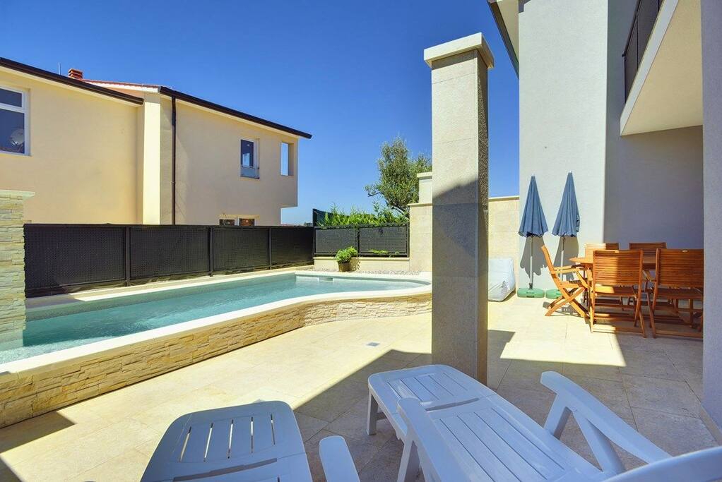 Outdoor pool Object from the outside