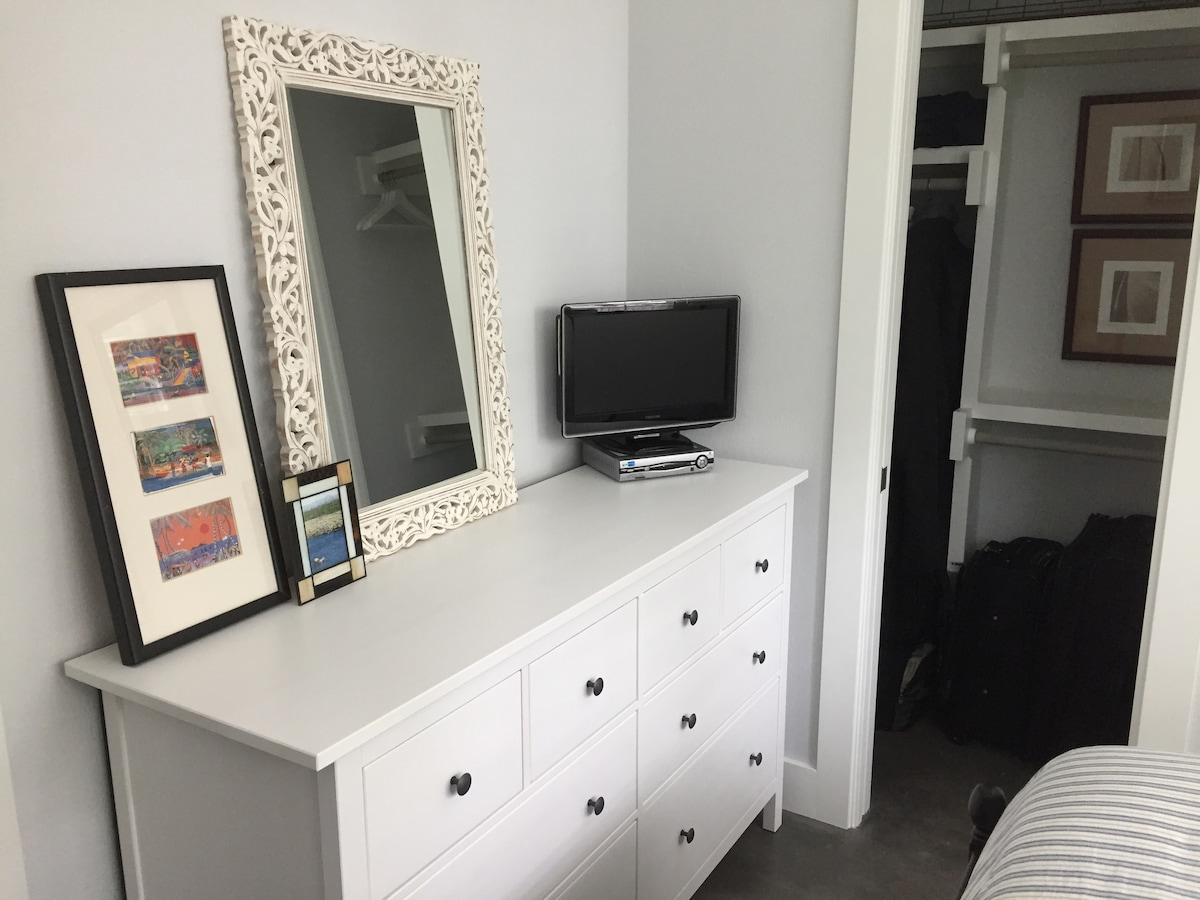 Comfy, private space in new home near Mueller, UT