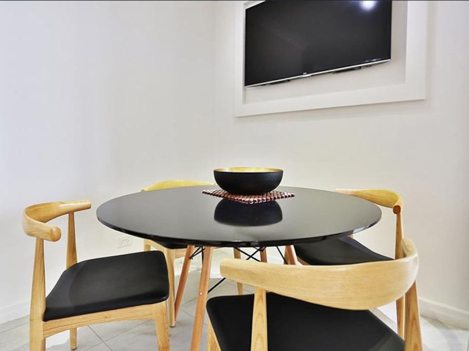 Dining/ Desk Space