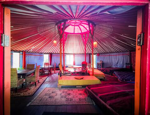Contemporary magic yurt (88m² from 2 to 10 people)