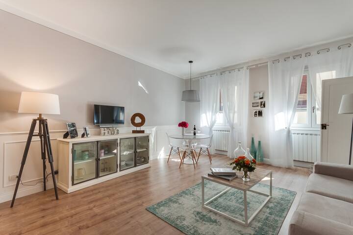 Orsanmichele Balcony; 2 Bedroom with views gallery image 2