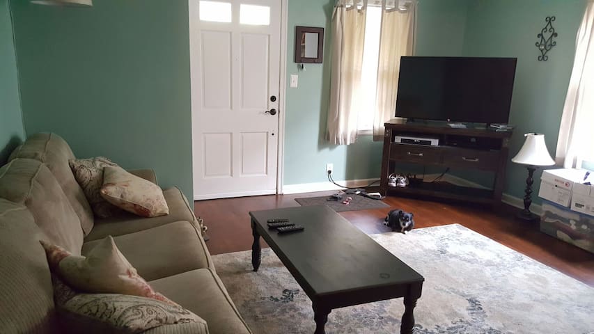 Tempurpedic bed, personal coffee bar, pet friendly
