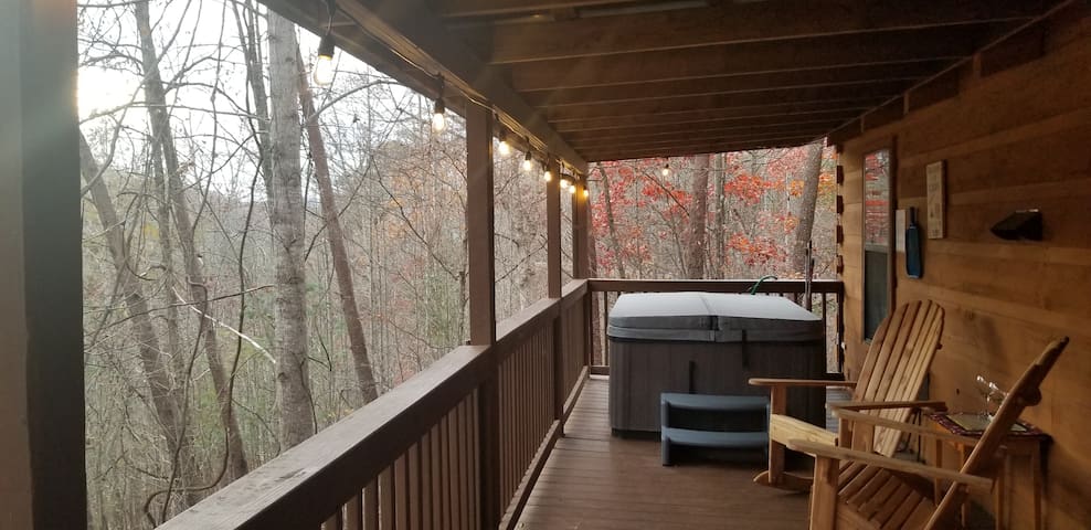 $99 Dec 3-5 Bear Tiny Cabin Hot Tub Swingbed