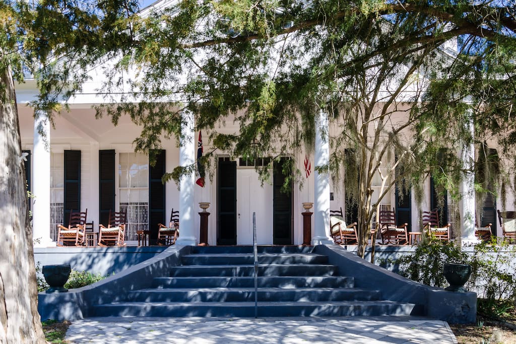 The stunning front entry of Routhland, an 1817 Antebellum Mansion