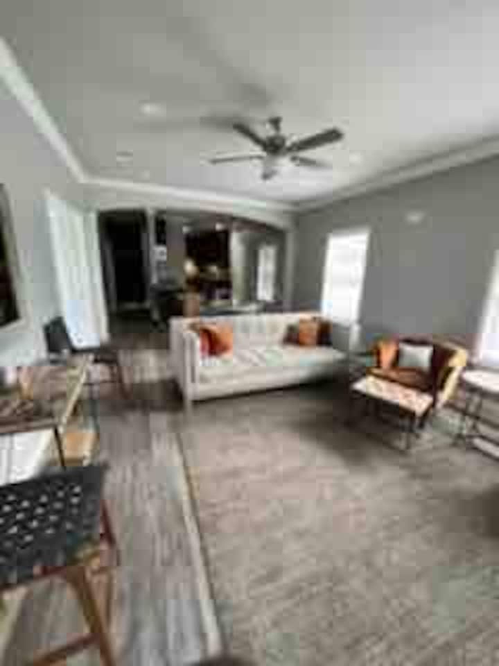 4 Bedroom 3 Bath Home. Perfect For Extended Stay - Baton Rouge
