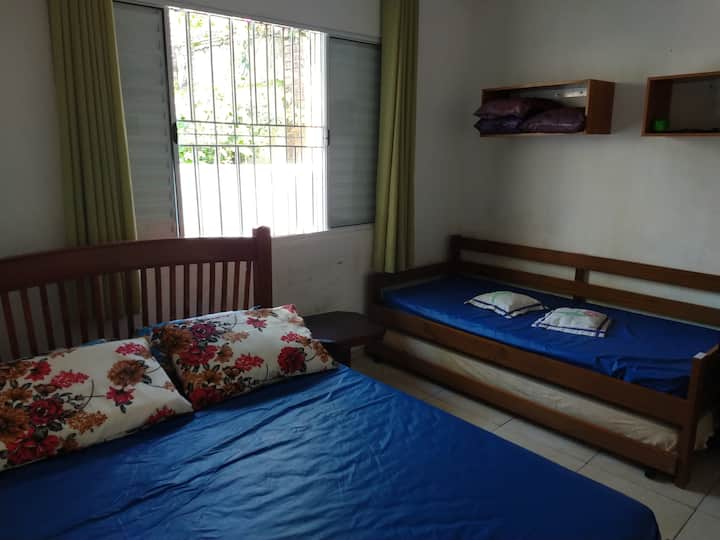 วิวห้อง
เตียงคู่ 1 หลังและเตียงคู่ 1 หลัง