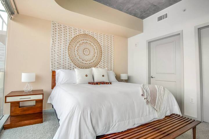 Rest and relax on hotel quality beds, draped in high count linens with plush pillows. Each bedroom boasts floor to ceiling windows and breathtaking Midtown Atlanta views.