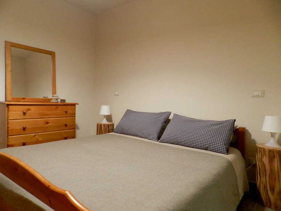 Camera con letto matrimoniale