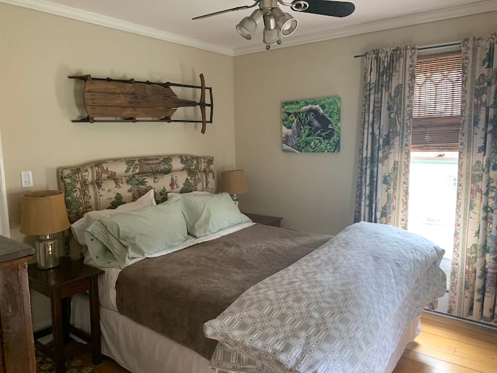 Queen Bedroom Upstairs