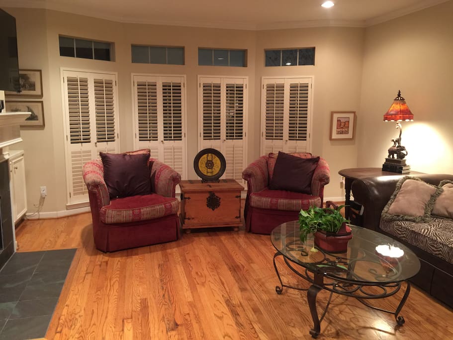 Living Area - 2nd Level
PHOTOS WERE TAKEN AT NIGHT -- PLANTATION SHUTTERS THROUGHOUT TH AND ALLOW FOR A LOT OF BRIGHT LIGHT DURING THE DAY ON LEVELS 2 AND 3