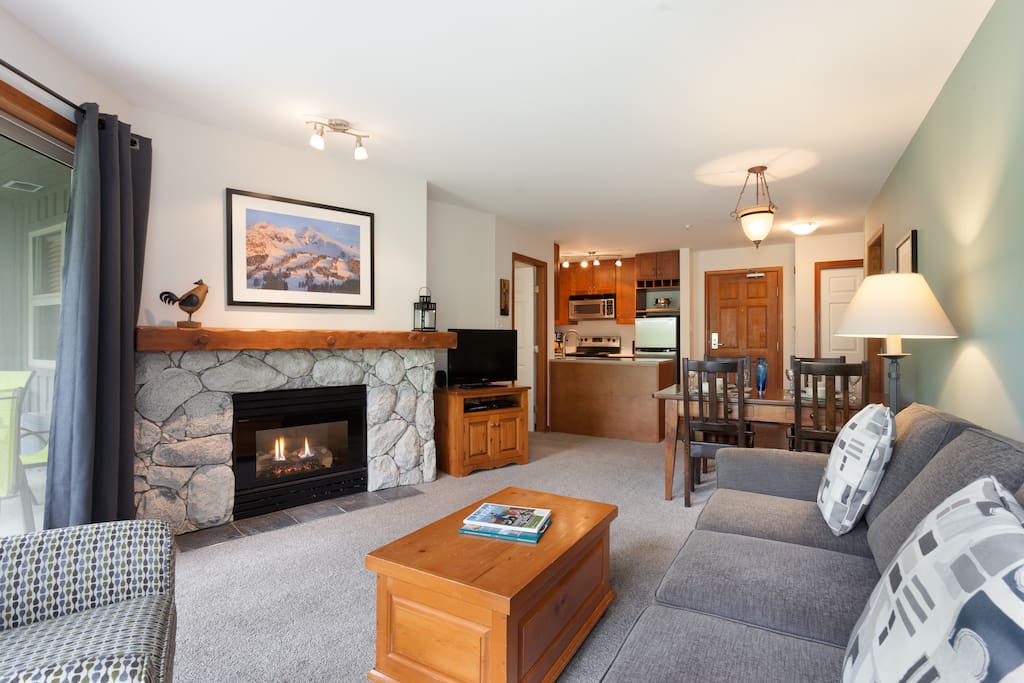 Livingroom with fireplace