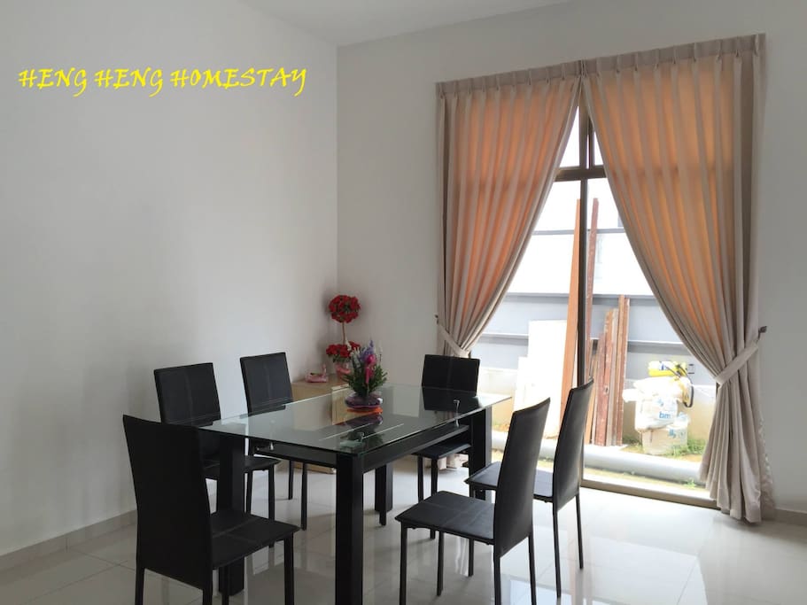 Dining area (basic kitchen appliance and utensil are provided)
