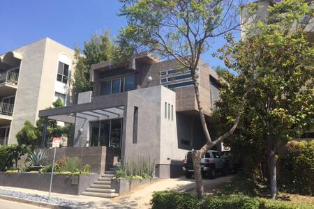 New designer studio in Weho's best location