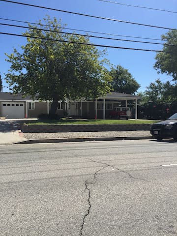 Amazing remodled 5 bedroom house with tons of room