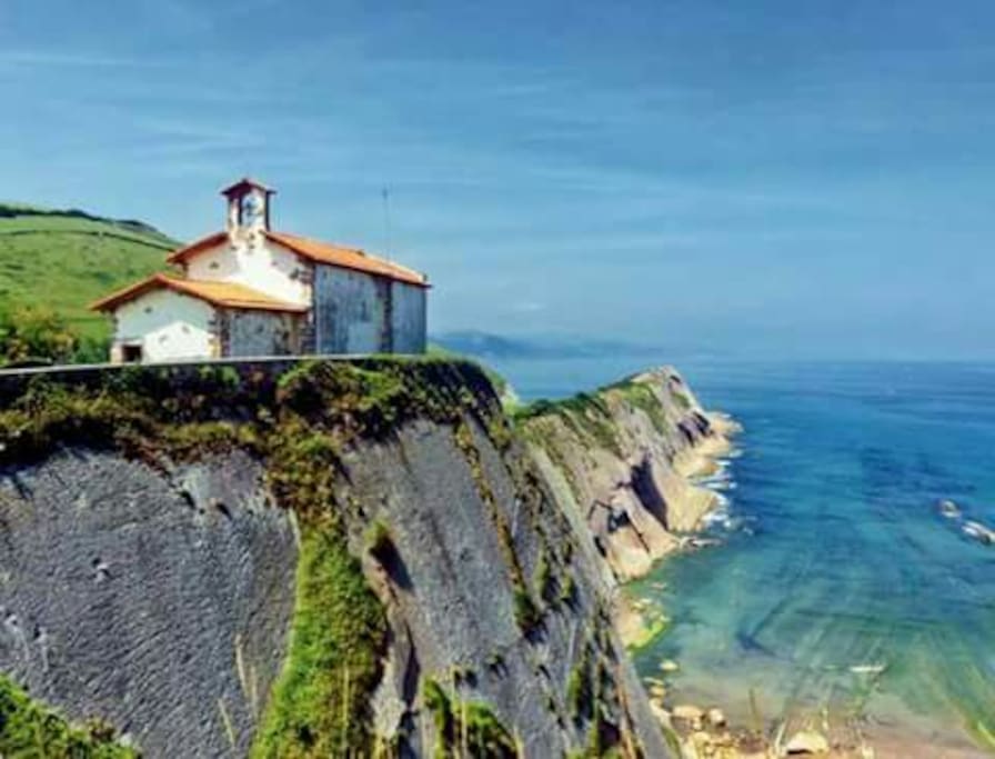 La tan venerada Ermita de San Telmo , patrón de los pescadores.