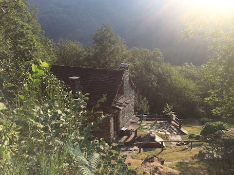 Rare gem, off-grid original Swiss mountain Rustico