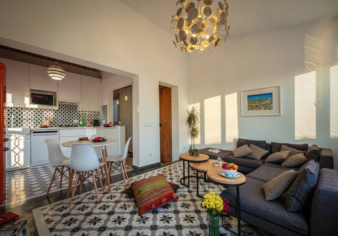 Designer Apartment, Bosporus Views, best location. gallery image 4