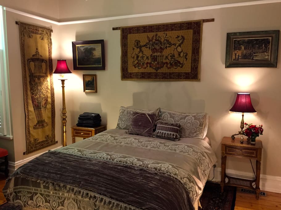 'Goldenray' Guesthouse - The Library Bedroom Apartment (Queen Sized Luxury Bed)