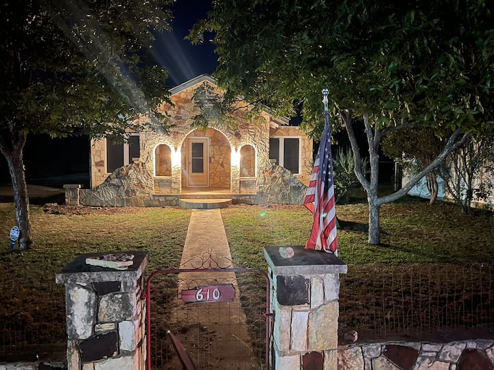 Homestead on Main St! Bandera America! Houses for Rent in Bandera
