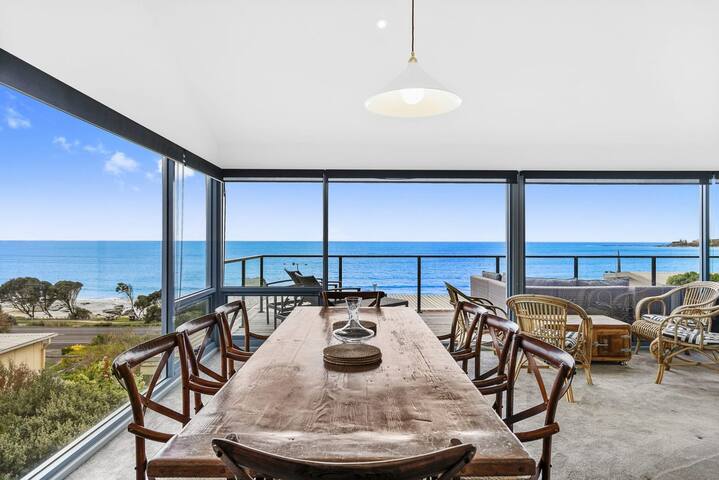 Beaches – Free WiFi with blue water views gallery image 2