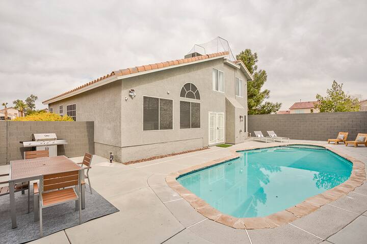Luxurious 4bed/3ba POOL LVStrip 10 mins free park! gallery image 5