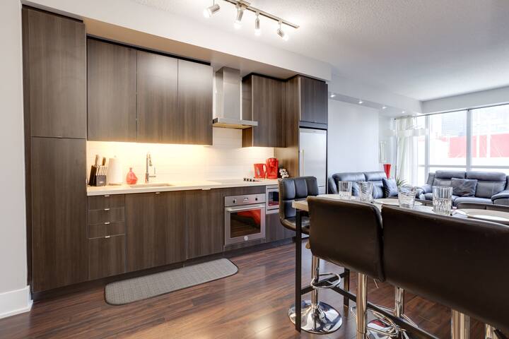 Airbnb Friendly- Sleeps 6 With FreeParking! gallery image 5