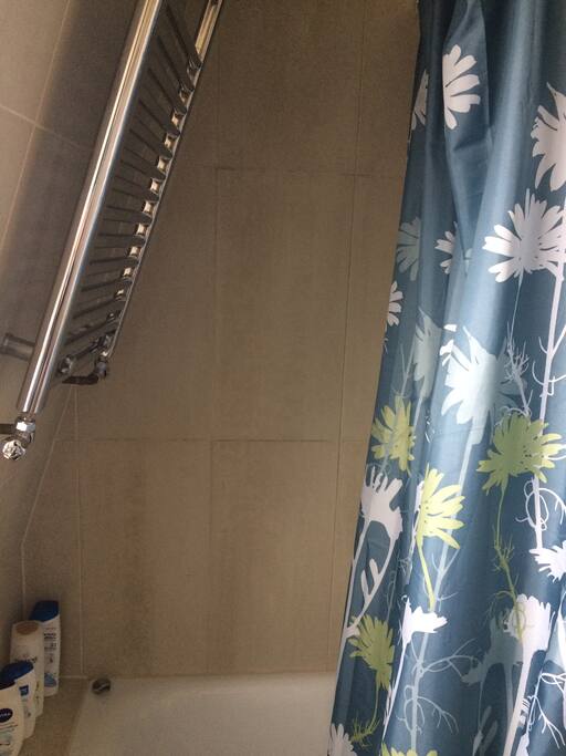 Bath tub