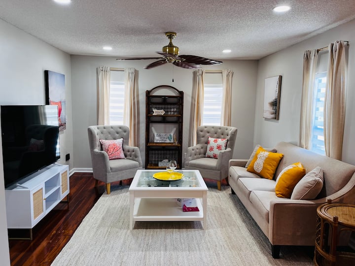 Beachside Historic City Style Apt In Heart Of Ob! - Ormond Beach, FL