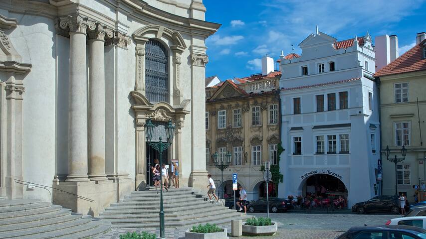 Luxury Apartment with Balcony under the Castle gallery image 2