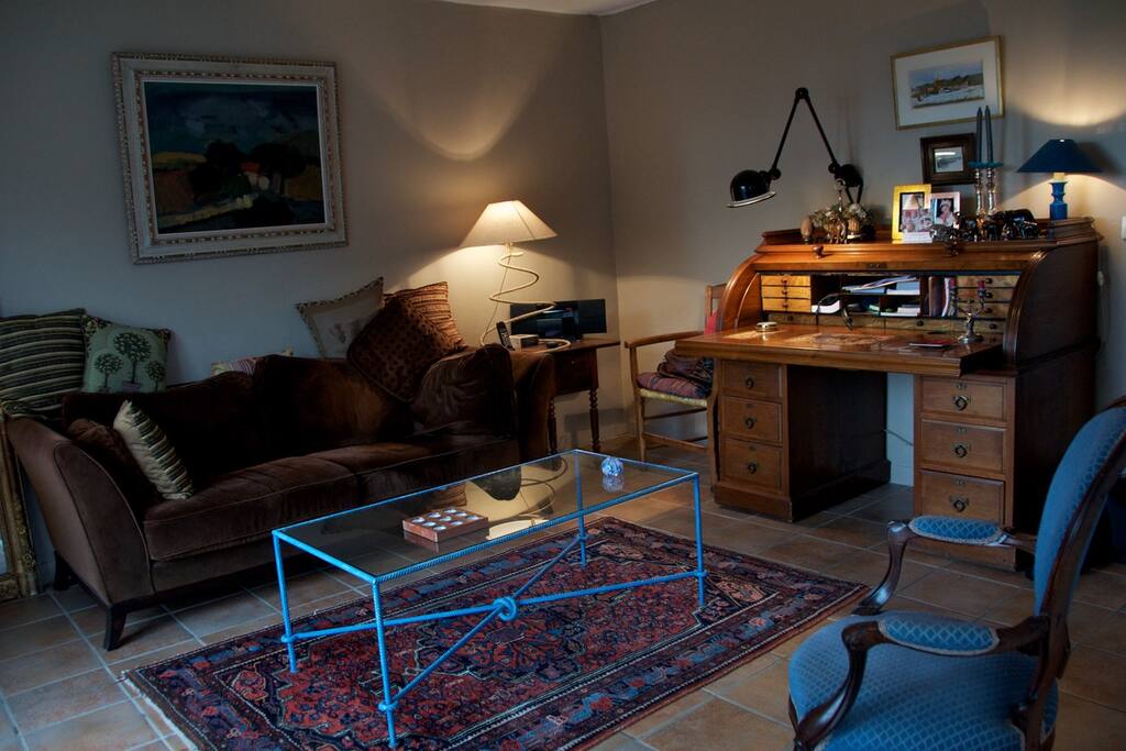 Bureau dans salon rdc
