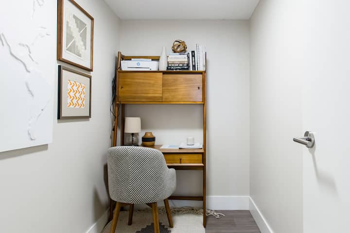 Executive Comfort only 1 Block from Robson Street
