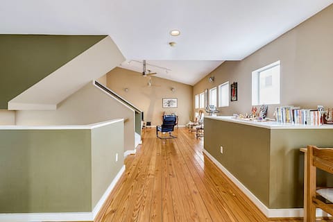 Successful Airbnb property: Bright Spacious Central 2/2 Near Bayou Greenspace in Fourth Ward
