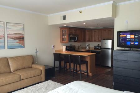 The Primo Ski Condo - Best Location & Free Parking
