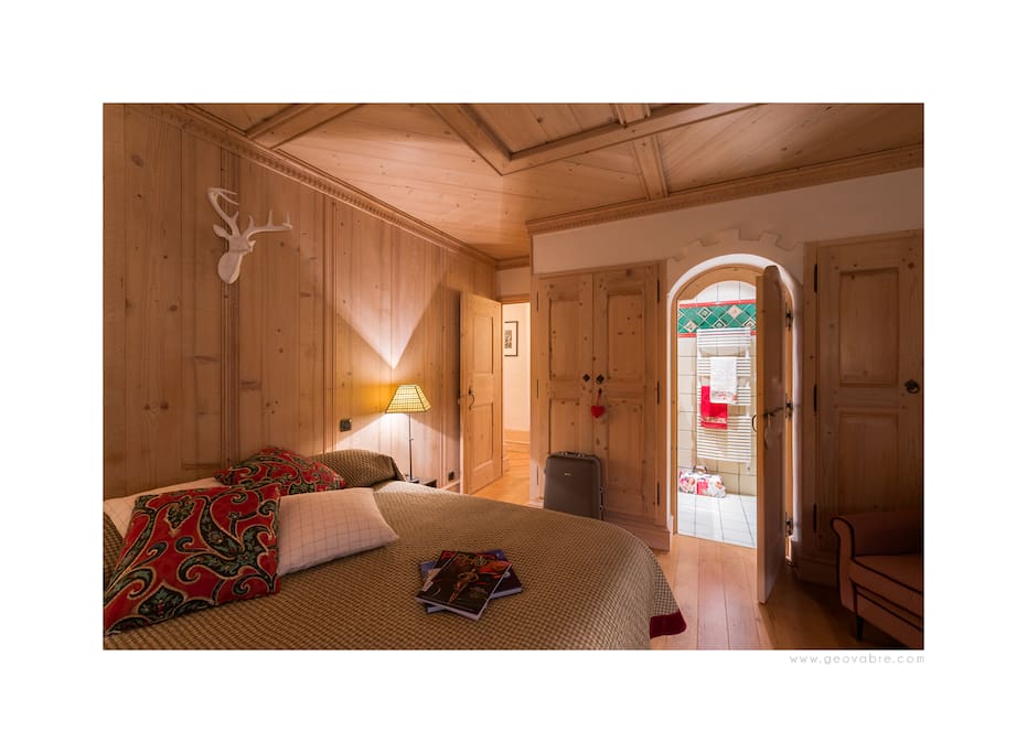 Chambre de maître avec salle d'eau