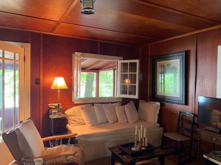 Cape Cod On Cayuga Lake West Shore - Interlaken, NY