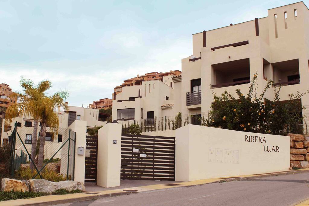 entrance to urbanization Ribera Luar