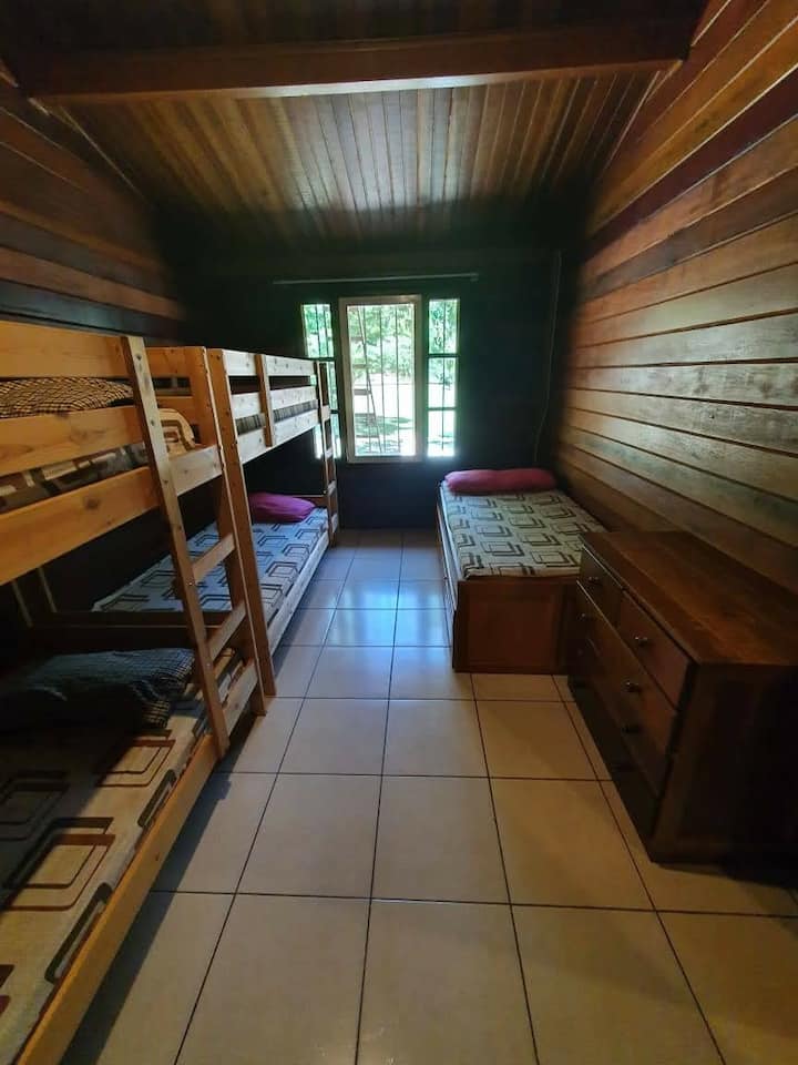 Chumba cha 2 cha kulala, vitanda vya ghorofa na kitanda cha watu wawili
