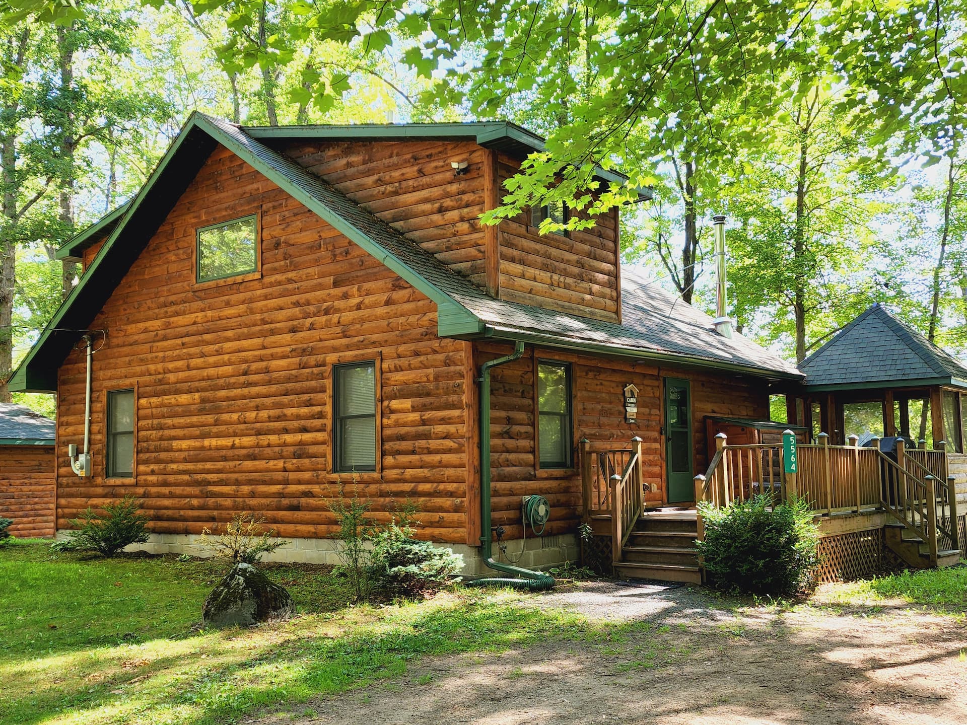 Black Bear Cottage-Hot Tub, Pet Friendly!