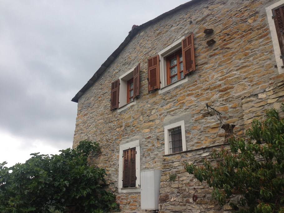 La facciata sul giardino casa