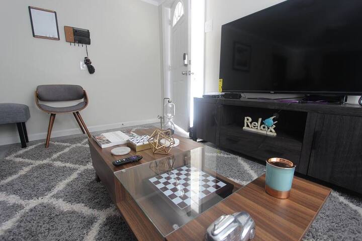 The Hidden Cove - Smart Lock, Fast WiFi, Chargers